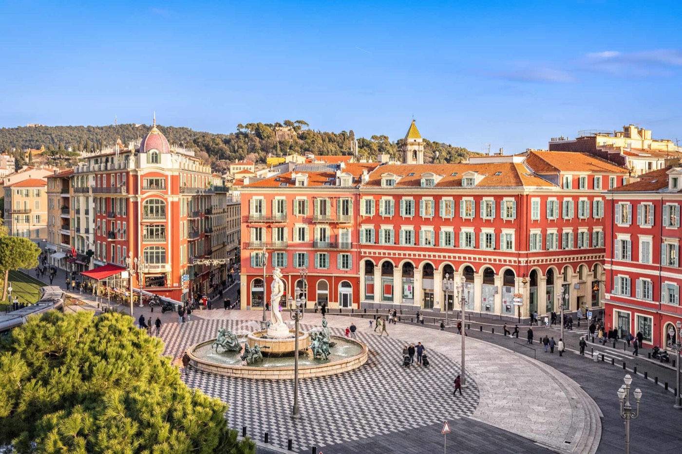 La place Masséna et les rues commerçantes du centre-ville de Nice